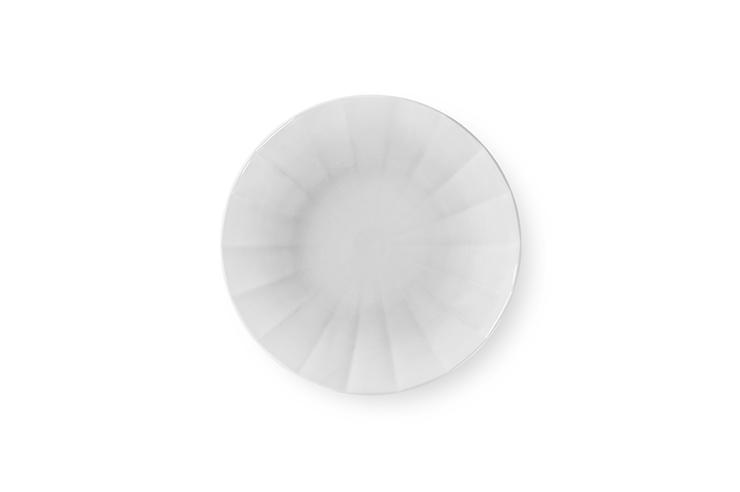 Den smukke dybe tallerken fra Hvid Facet på 24 cm